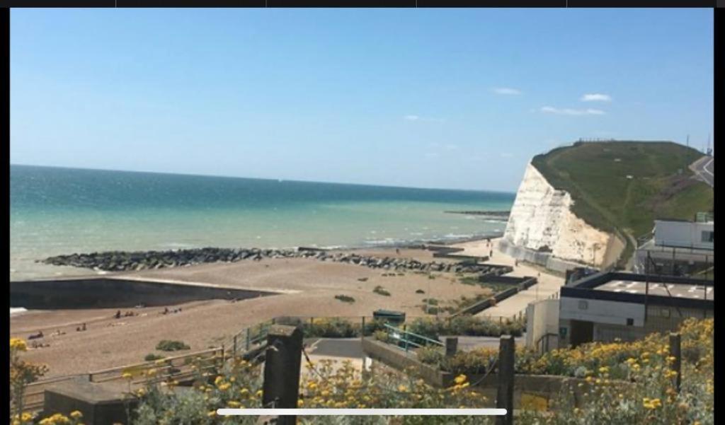 Beach, Hills, Food, Scenic Walks-The Kelp House. Peacehaven 외부 사진